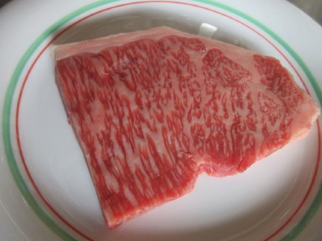淡路牛のステーキ　サシのきれいな１枚